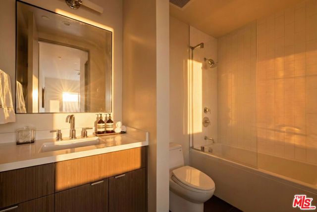 928 N Croft Avenue 304, Los Angeles, CA 90069