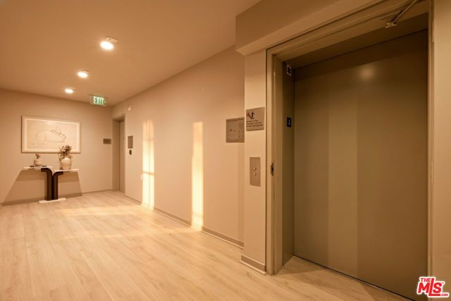 928 N Croft Avenue 304, Los Angeles, CA 90069