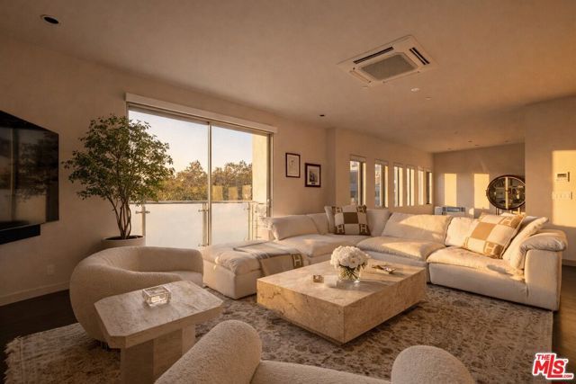 928 N Croft Avenue 304, Los Angeles, CA 90069