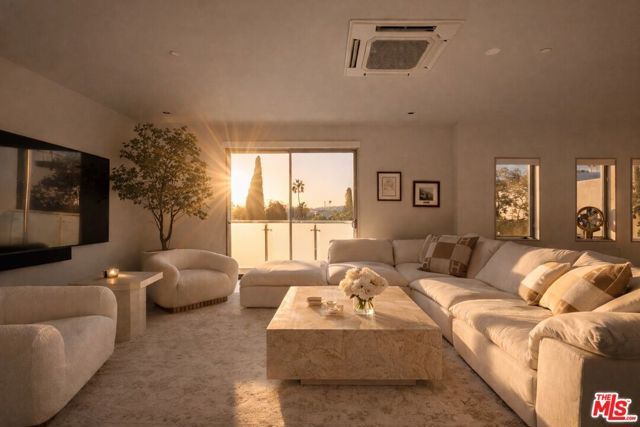 928 N Croft Avenue 304, Los Angeles, CA 90069