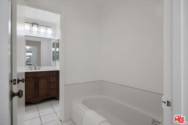 12622 Amboy Avenue, Sylmar, CA 91342