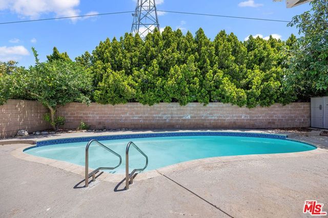 12622 Amboy Avenue, Sylmar, CA 91342