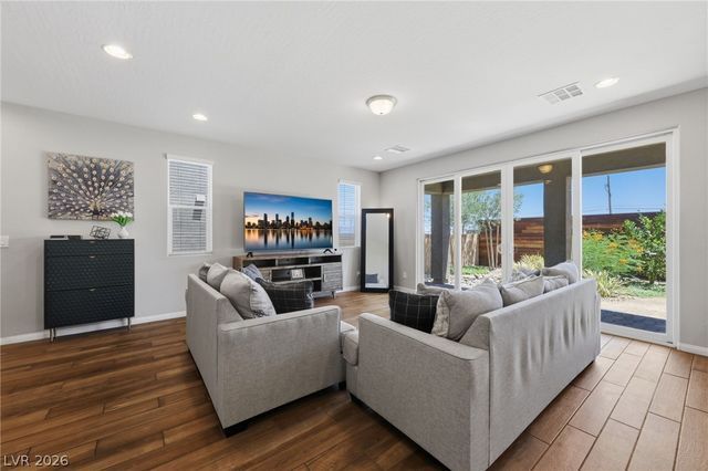 7547 Tinley Creek Avenue, Las Vegas, NV 89113
