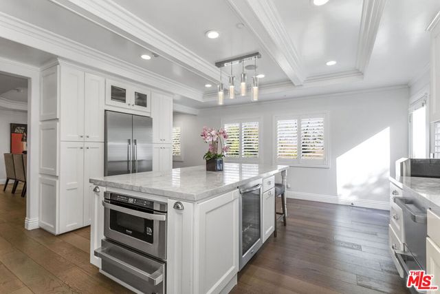 2209 Banyan Drive, Los Angeles, CA 90049