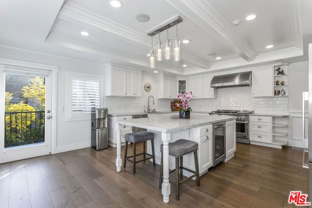 2209 Banyan Drive, Los Angeles, CA 90049