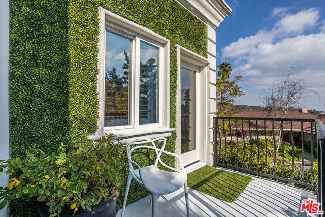 2209 Banyan Drive, Los Angeles, CA 90049