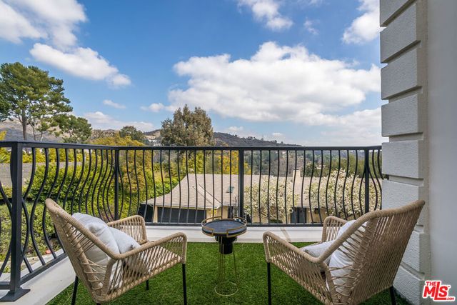 2209 Banyan Drive, Los Angeles, CA 90049