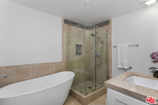 2209 Banyan Drive, Los Angeles, CA 90049