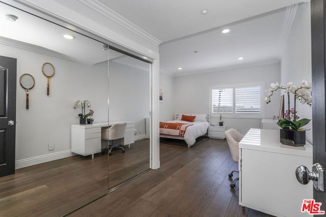 2209 Banyan Drive, Los Angeles, CA 90049