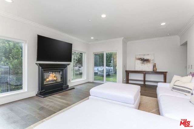 2209 Banyan Drive, Los Angeles, CA 90049