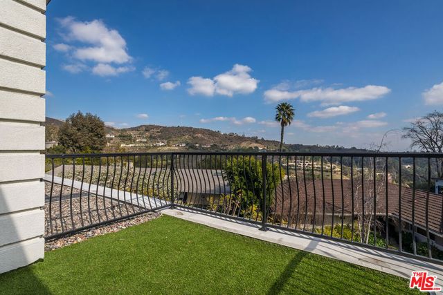 2209 Banyan Drive, Los Angeles, CA 90049