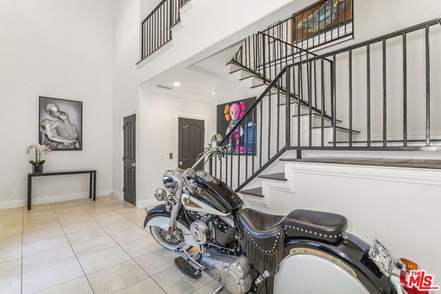 2209 Banyan Drive, Los Angeles, CA 90049