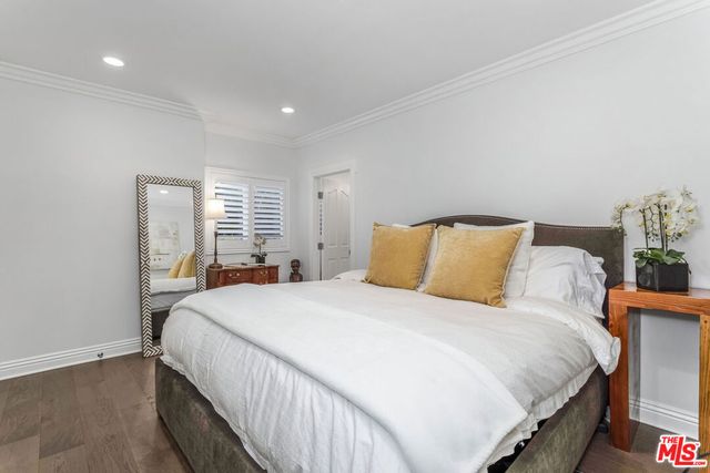 2209 Banyan Drive, Los Angeles, CA 90049