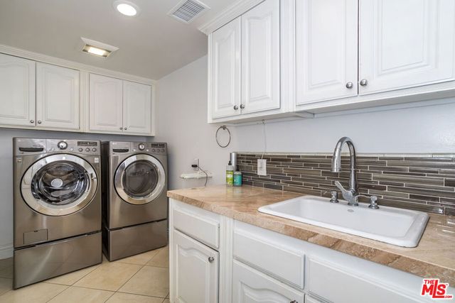 2209 Banyan Drive, Los Angeles, CA 90049