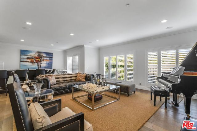 2209 Banyan Drive, Los Angeles, CA 90049