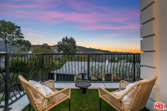 2209 Banyan Drive, Los Angeles, CA 90049