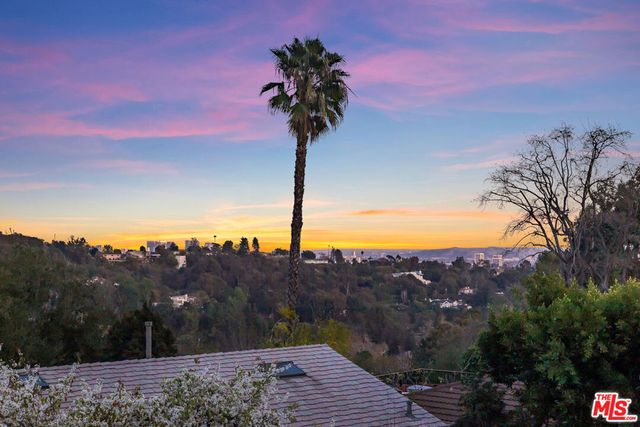 2209 Banyan Drive, Los Angeles, CA 90049