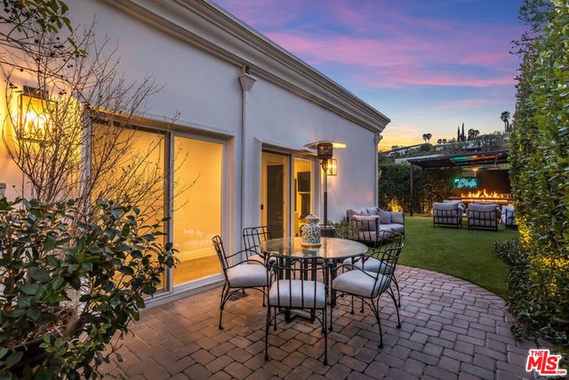 2209 Banyan Drive, Los Angeles, CA 90049