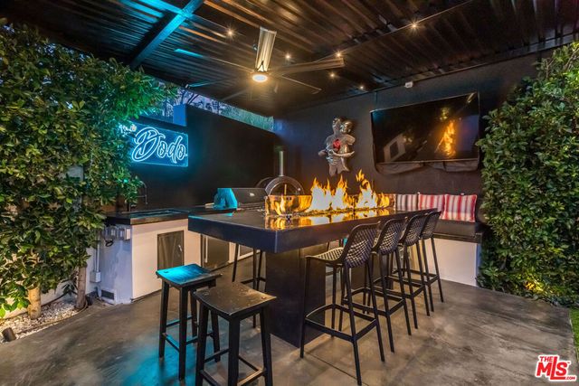 2209 Banyan Drive, Los Angeles, CA 90049