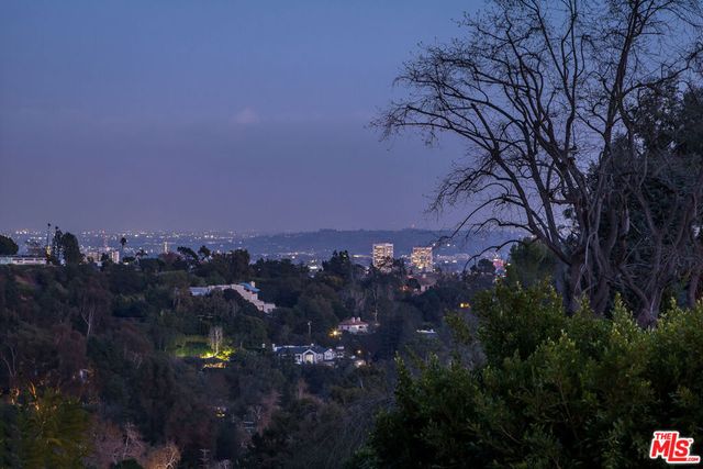 2209 Banyan Drive, Los Angeles, CA 90049