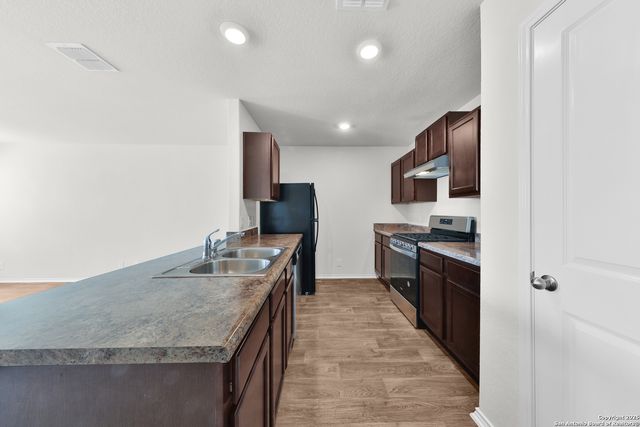 104 Black Scoter, San Antonio, TX 78253