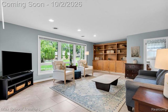 3988 Far Hill Drive, Bloomfield Hills, MI 48304