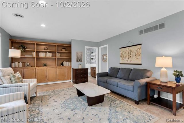 3988 Far Hill Drive, Bloomfield Hills, MI 48304