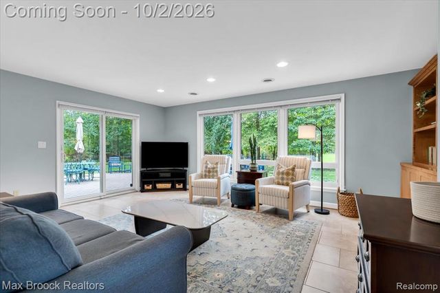 3988 Far Hill Drive, Bloomfield Hills, MI 48304