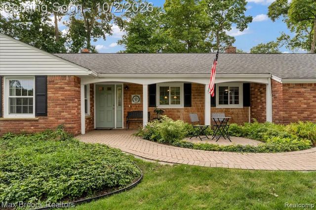 3988 Far Hill Drive, Bloomfield Hills, MI 48304