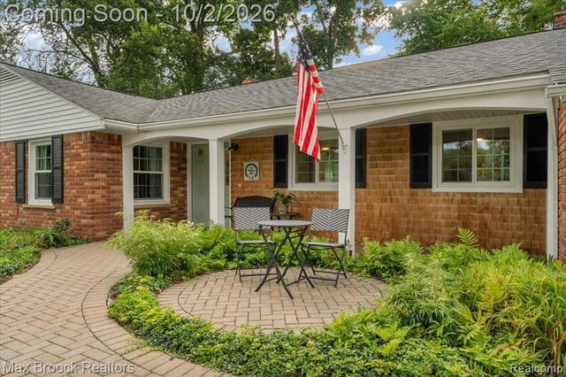 3988 Far Hill Drive, Bloomfield Hills, MI 48304