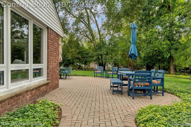 3988 Far Hill Drive, Bloomfield Hills, MI 48304