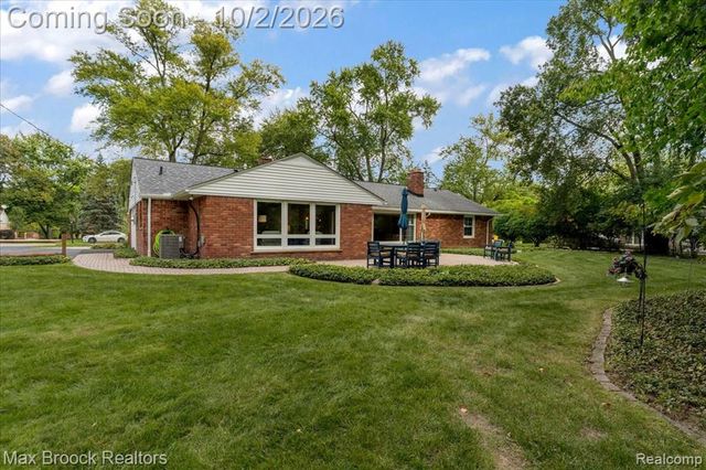3988 Far Hill Drive, Bloomfield Hills, MI 48304