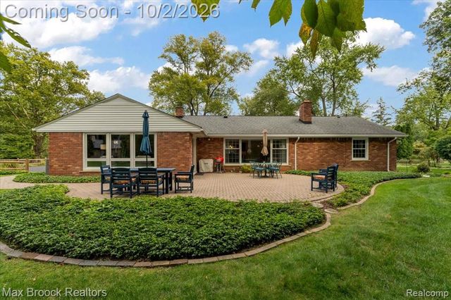 3988 Far Hill Drive, Bloomfield Hills, MI 48304