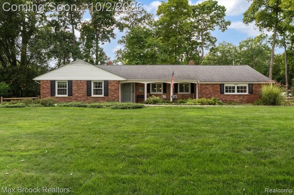 3988 Far Hill Drive, Bloomfield Hills, MI 48304