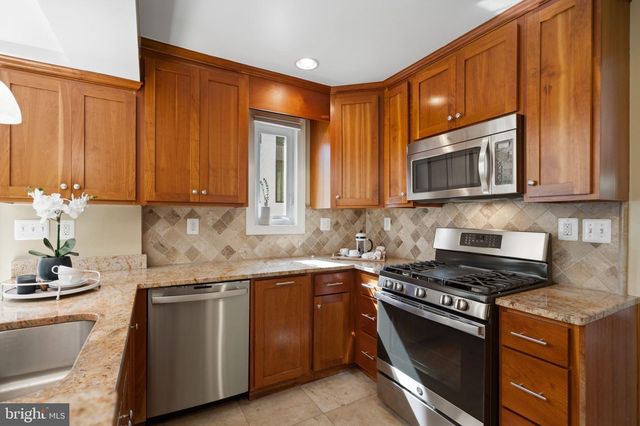 4900 GREENWAY DR, Bethesda, MD 20816