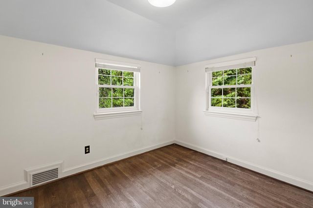 4900 GREENWAY DR, Bethesda, MD 20816