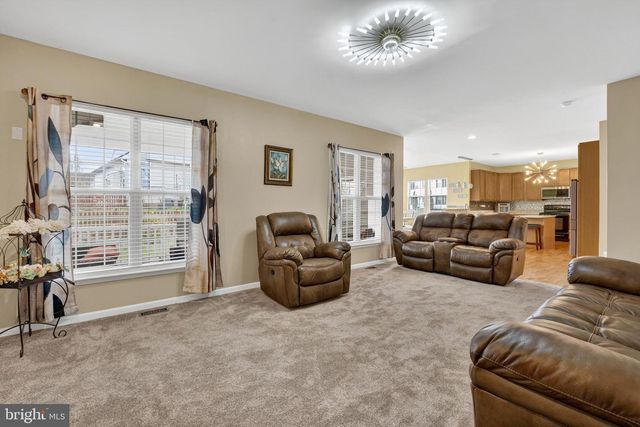 10 WALKER CT, Charles Town, WV 25414