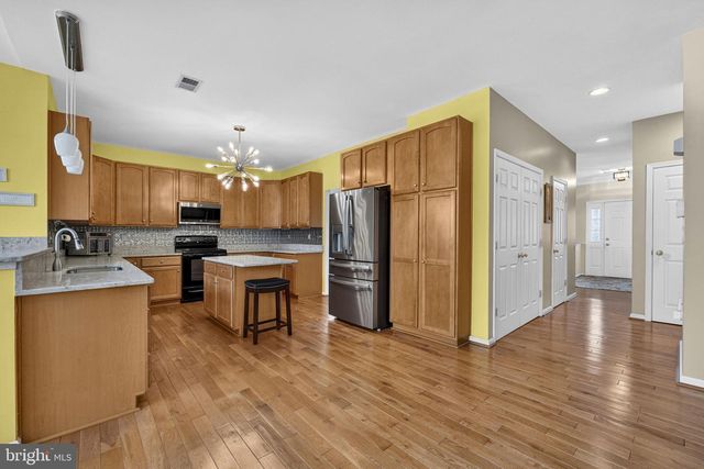 10 WALKER CT, Charles Town, WV 25414