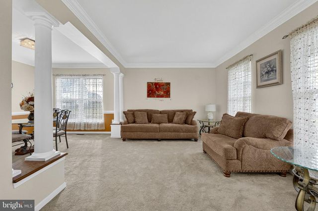 10 WALKER CT, Charles Town, WV 25414