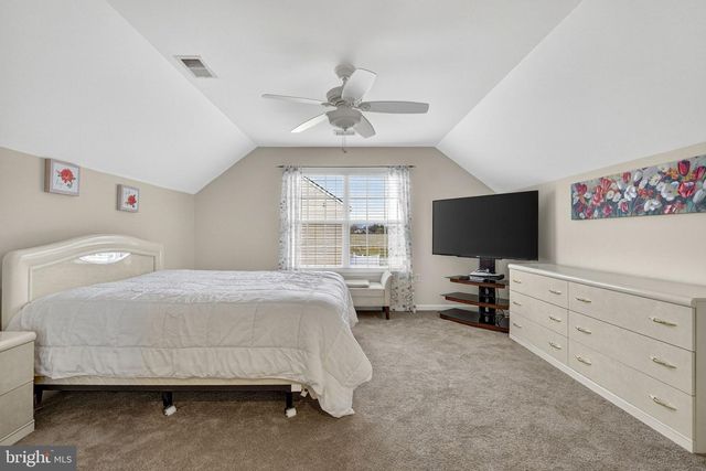 10 WALKER CT, Charles Town, WV 25414