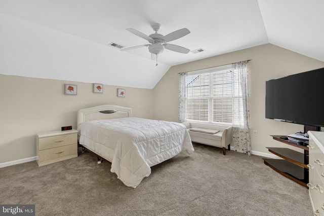 10 WALKER CT, Charles Town, WV 25414