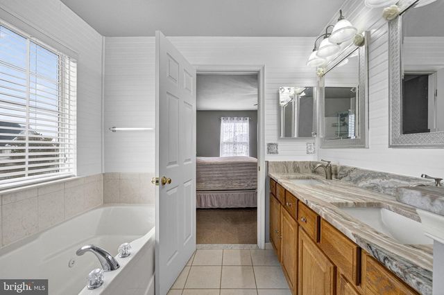 10 WALKER CT, Charles Town, WV 25414