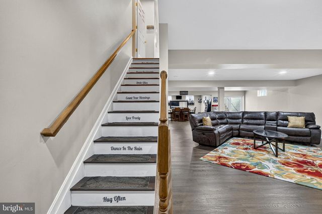 10 WALKER CT, Charles Town, WV 25414