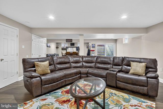 10 WALKER CT, Charles Town, WV 25414