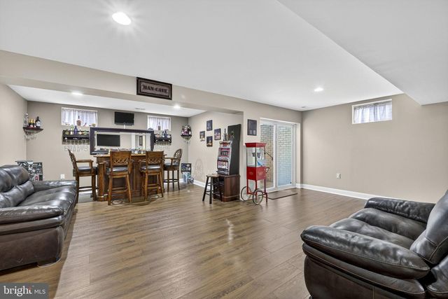 10 WALKER CT, Charles Town, WV 25414