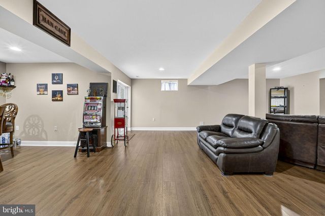 10 WALKER CT, Charles Town, WV 25414