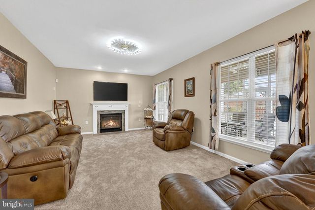 10 WALKER CT, Charles Town, WV 25414