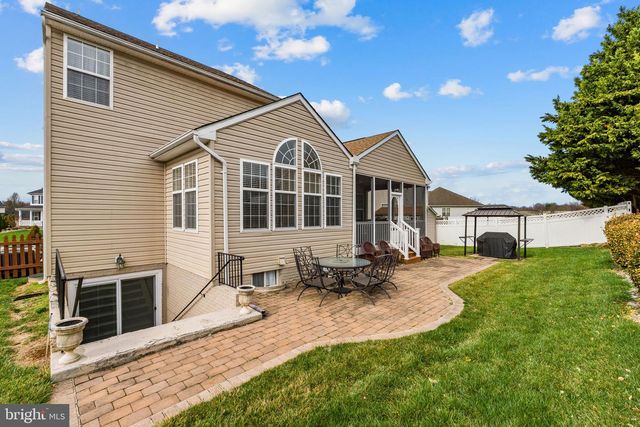 10 WALKER CT, Charles Town, WV 25414