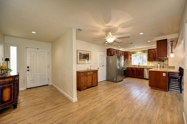 2963 Royal Park Ct, Cameron Park, CA 95682