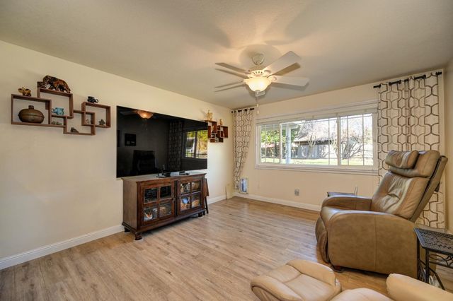 2963 Royal Park Ct, Cameron Park, CA 95682